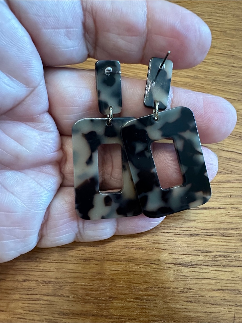 🧡 Tortoiseshell Resin Rectangular Drop Earrings 🧡 - Picture 4 of 4